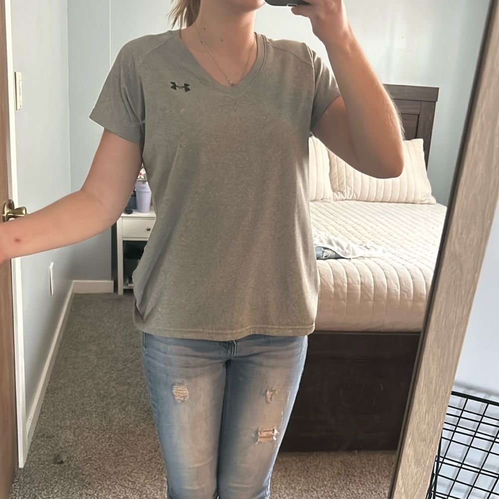 Under Armor tshirt